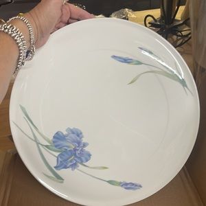 CHRISTOPHER STUART BONE CHINA "IRIS" 13 INCH ROUND CAKE/SERVING PLATE